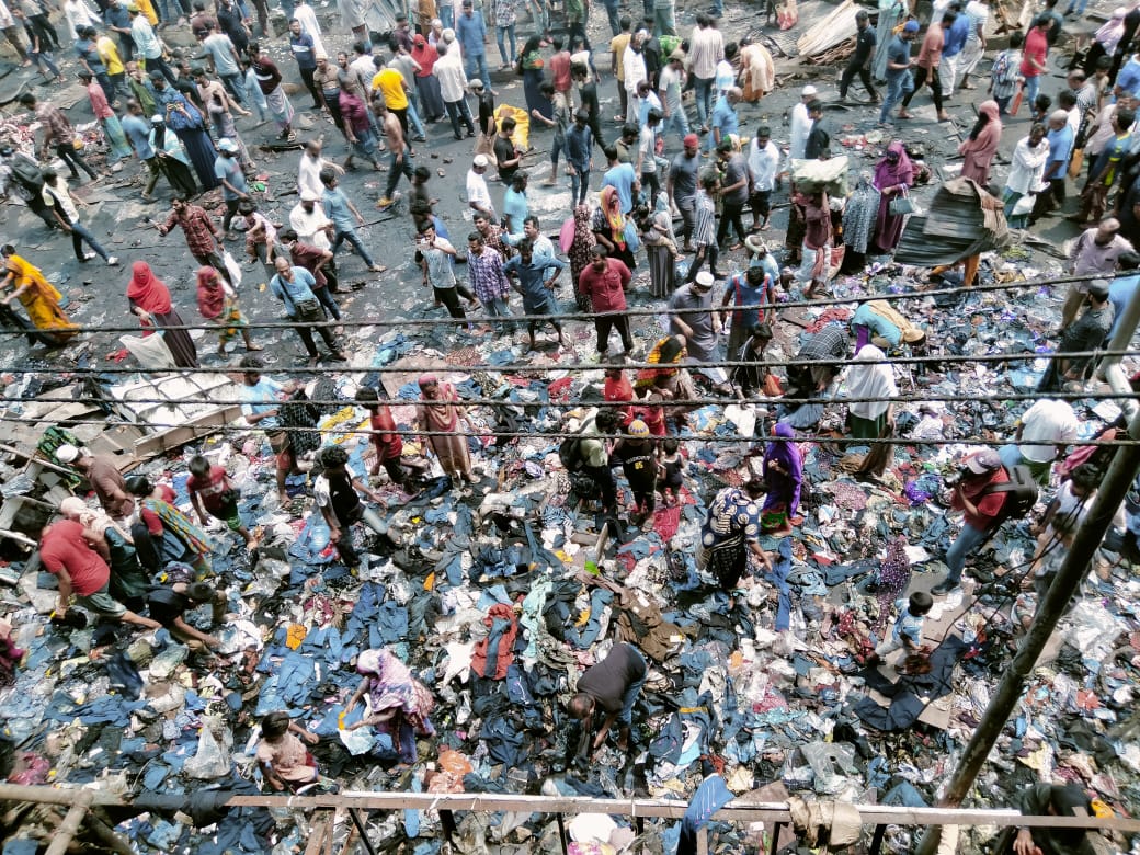 স্বপ্ন হলো ছাই, ভোরের কাগজের ছবিতে বঙ্গবাজার অগ্নিকাণ্ড