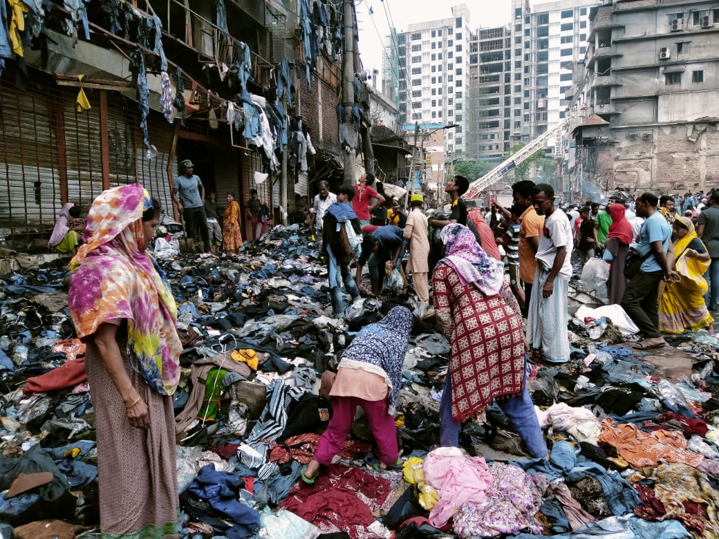 স্বপ্ন হলো ছাই, ভোরের কাগজের ছবিতে বঙ্গবাজার অগ্নিকাণ্ড