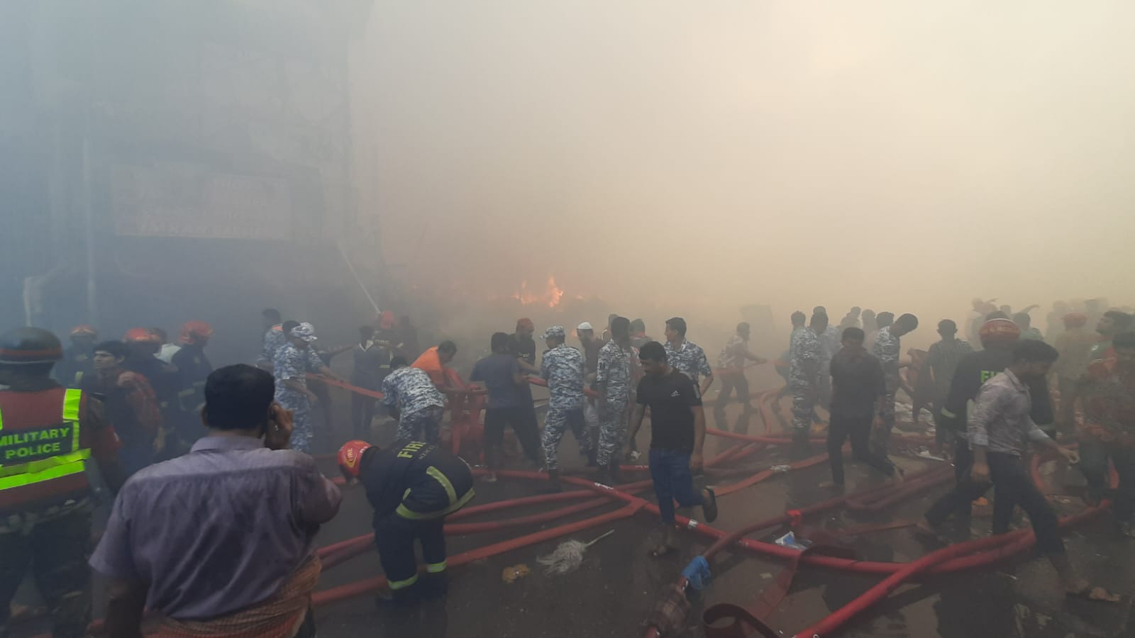 স্বপ্ন হলো ছাই, ভোরের কাগজের ছবিতে বঙ্গবাজার অগ্নিকাণ্ড