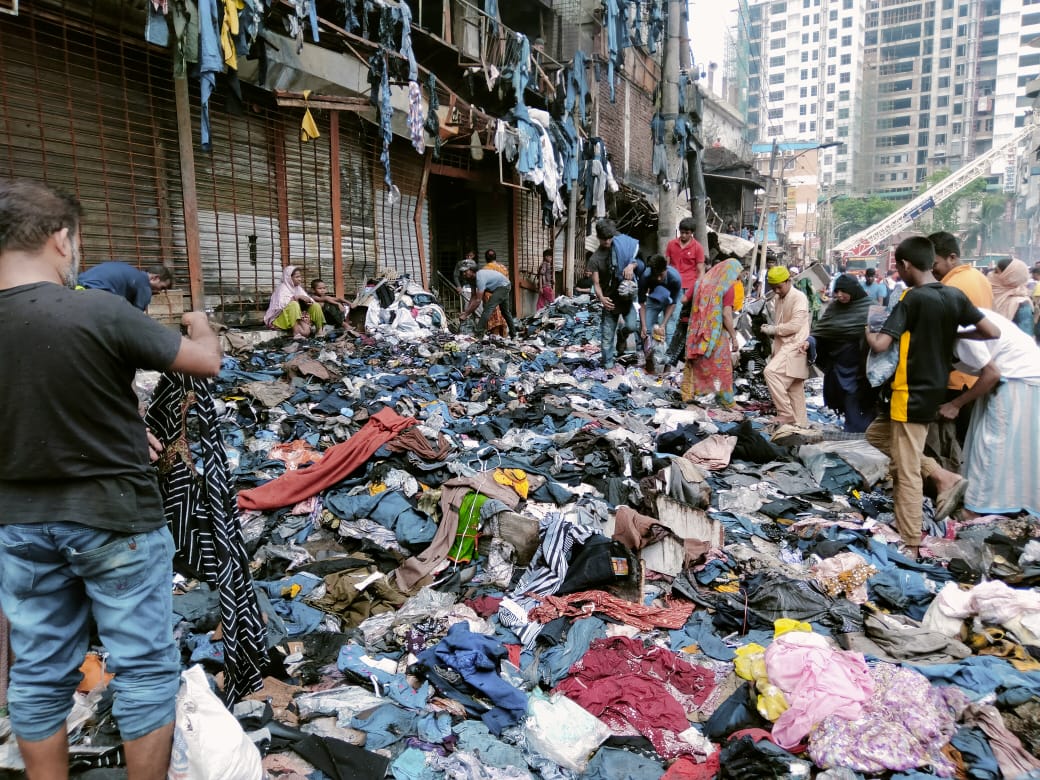স্বপ্ন হলো ছাই, ভোরের কাগজের ছবিতে বঙ্গবাজার অগ্নিকাণ্ড