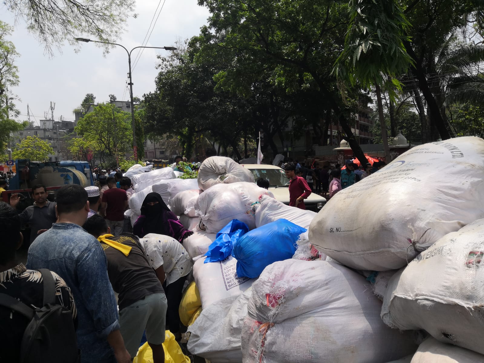 স্বপ্ন হলো ছাই, ভোরের কাগজের ছবিতে বঙ্গবাজার অগ্নিকাণ্ড