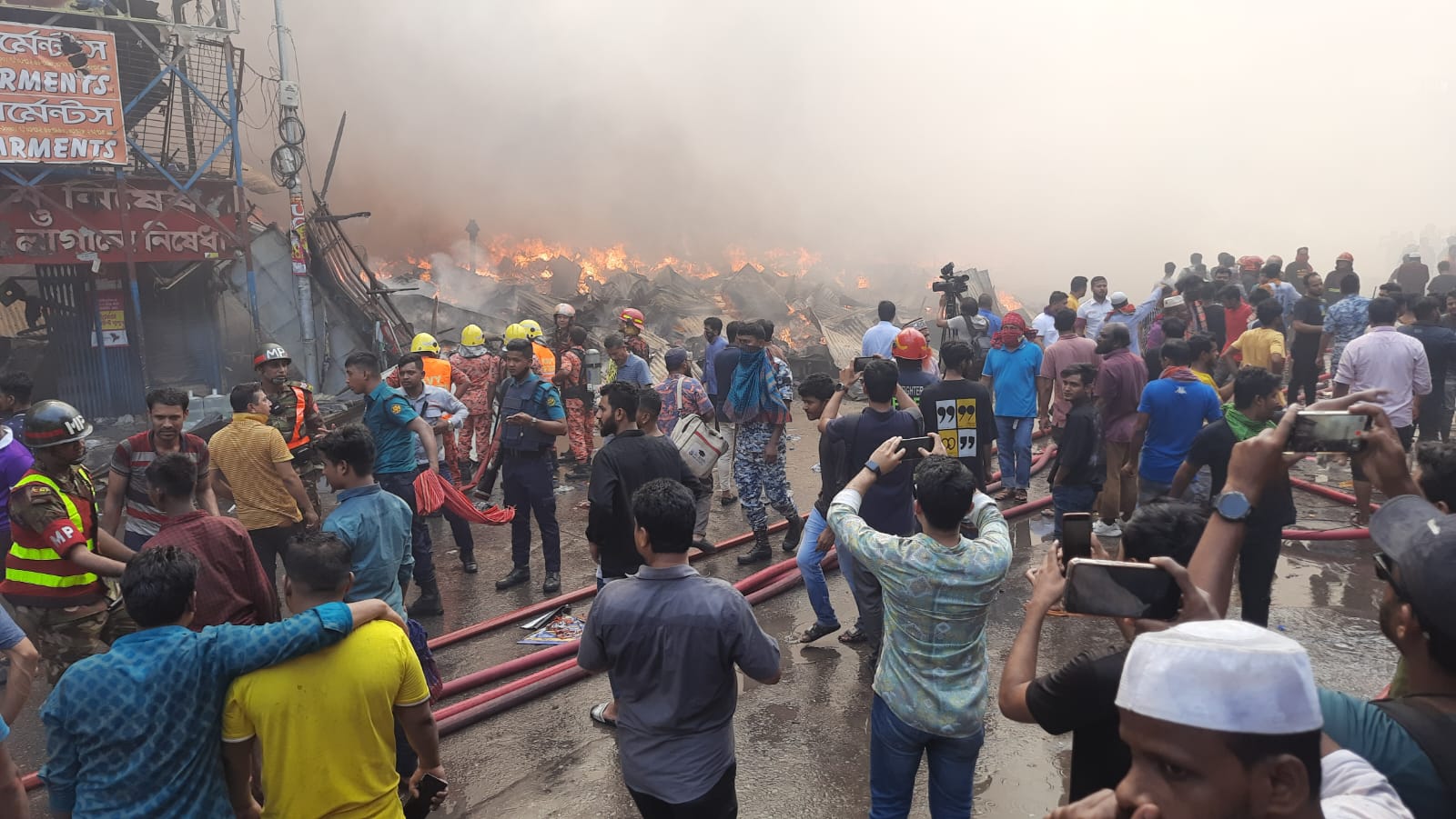 স্বপ্ন হলো ছাই, ভোরের কাগজের ছবিতে বঙ্গবাজার অগ্নিকাণ্ড