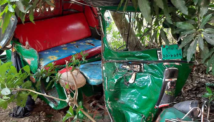 কুমিল্লায় বাসচাপায় ভাইবোনসহ নিহত ৩
