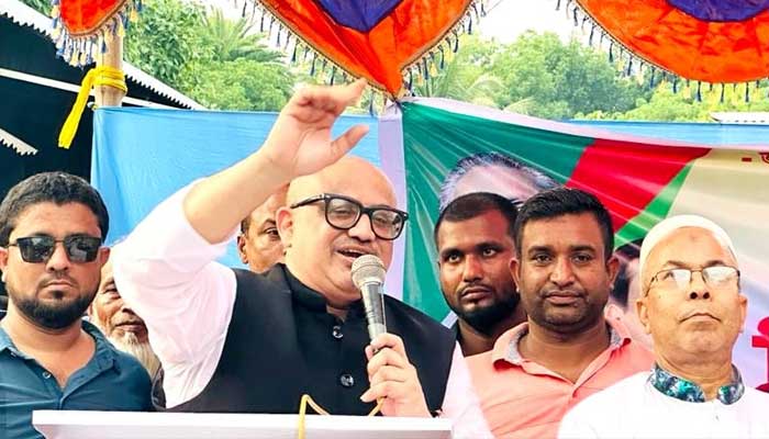‘তোর বুকের পাটা কত বড় দেখাই দিতাম’