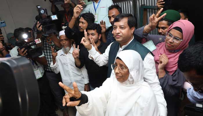 সব সেন্টারে খবর নিয়েছি, আমার মা জিতেছে