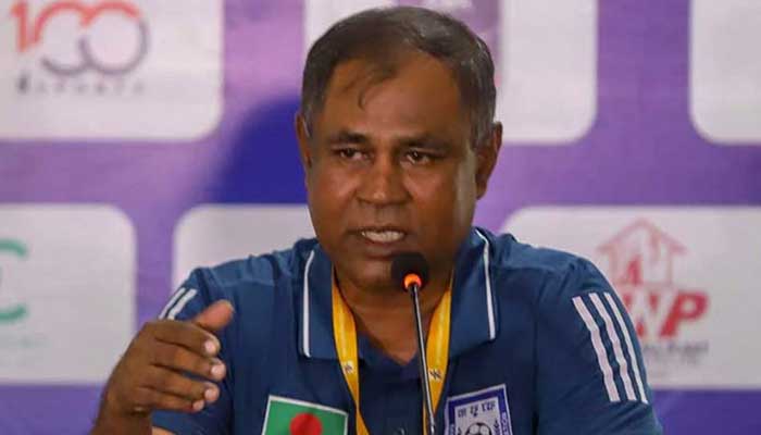 অসন্তোষ নিয়ে কোচের দায়িত্ব ছাড়ছেন ছোটন