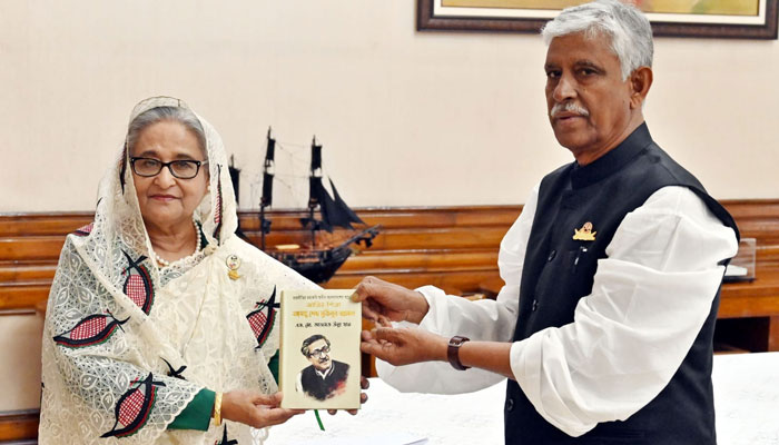 প্রধানমন্ত্রীর সঙ্গে দেখা করেছেন আজমত উল্লা