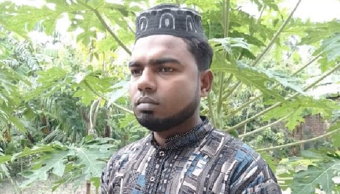 তালায় ভ্যান চালকের অর্ধগলিত ঝুলন্ত লাশ উদ্ধার