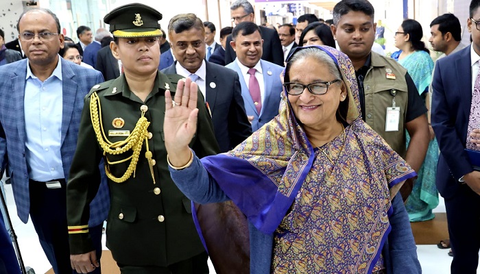 দেশে ফিরেছেন প্রধানমন্ত্রী
