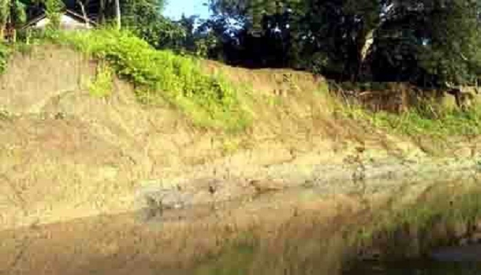 আলীকদমে তীব্র ভাঙনের কবলে মংচিং হেডম্যান পাড়া
