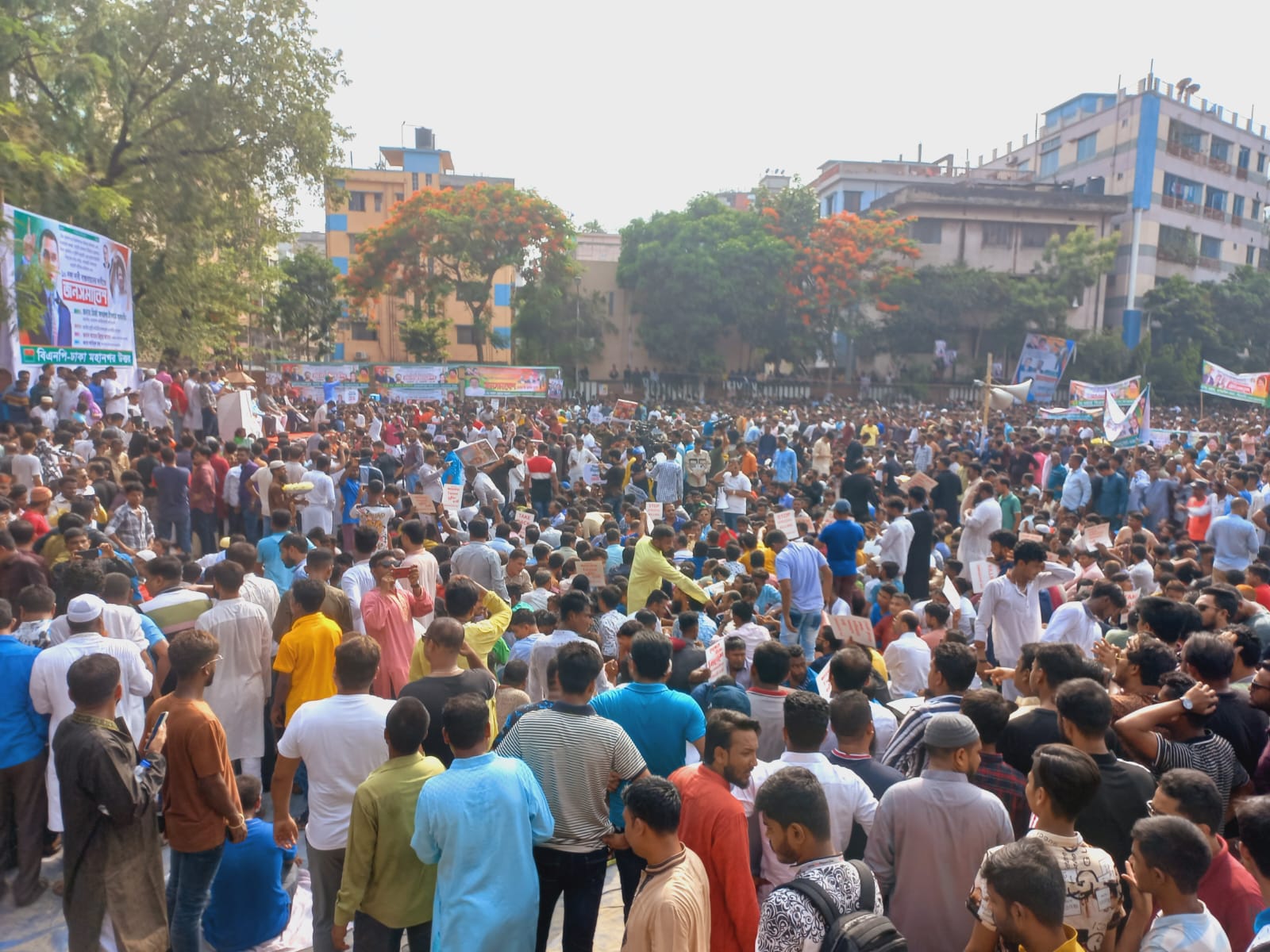শ্যামলীতে বিএনপির সমাবেশ চলছে