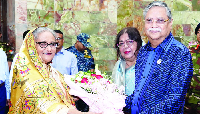 ৩ দেশ সফরের প্রাপ্তি রাষ্ট্রপতিকে জানালেন প্রধানমন্ত্রী