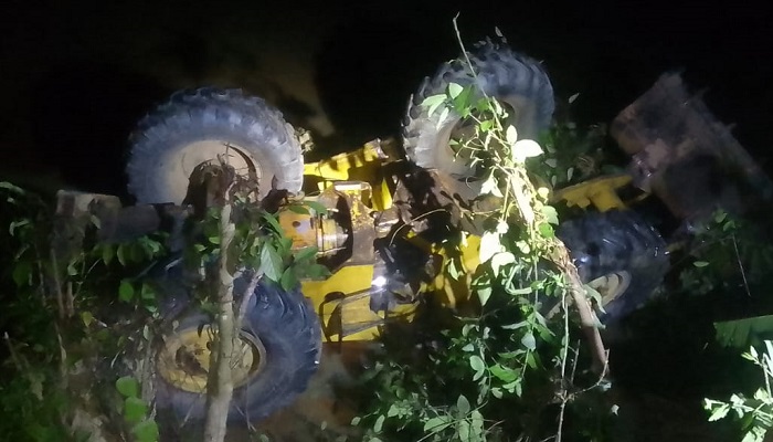 রামগড়ে পাহাড় কাটাতে গিয়ে স্কেভেটর চালক নিহত