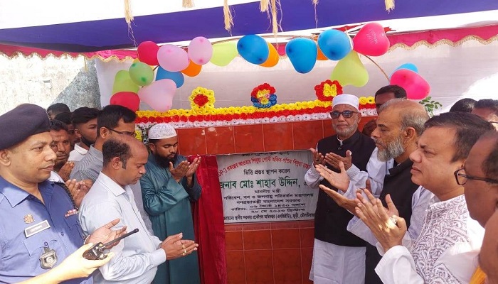 প্রধানমন্ত্রী শেখ হাসিনা উন্নয়নে বিশ্বাসী
