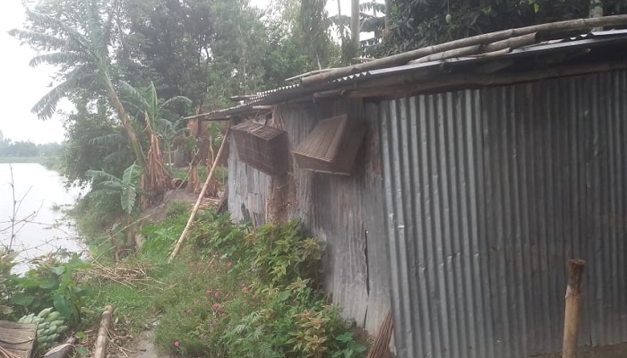 মিঠাপুকুরে হতদরিদ্রের বাড়ি-ঘর ভাঙচুর