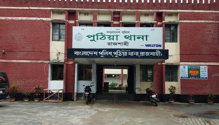 পুঠিয়ায় ভ্যান চালককে গলা কেটে হত্যা