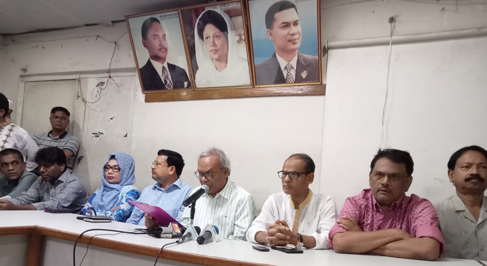 পুলিশ মজনুকে আটকের কথা স্বীকার করছে না