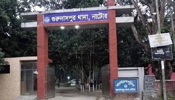 গুরুদাসপুরে আদিবাসী যুবককে কুপিয়ে জখম, আটক ১