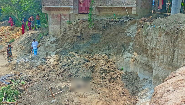 সদরপুরে নির্মাণাধীন ব্রিজের মাটি ধসে প্রাণ গেল ৩ শ্রমিকের