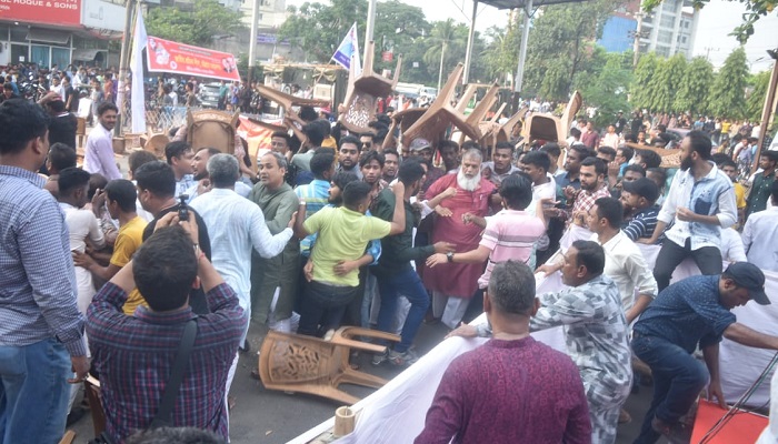 চট্টগ্রামে ১৪ দলের সমাবেশে মারামারি