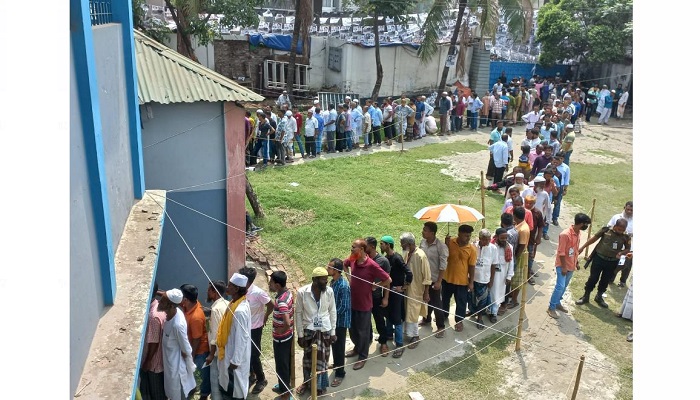 গাজীপুরে স্বতঃস্ফূর্ত ও শান্তিপূর্ণভাবে ভোট গ্রহণ চলছে