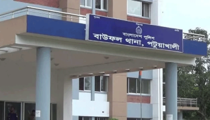 বাবার গাড়ির চাকায় পিষ্ট সন্তান