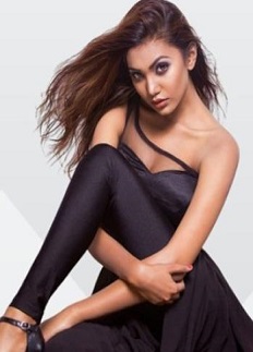 রাজ আমাকে ছেলেদের মতো ট্রিট করে
