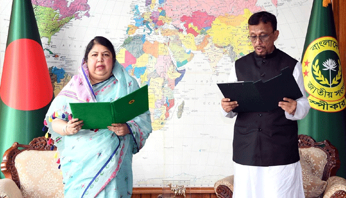 শপথ নিলেন নব নির্বাচত এমপি নোমান