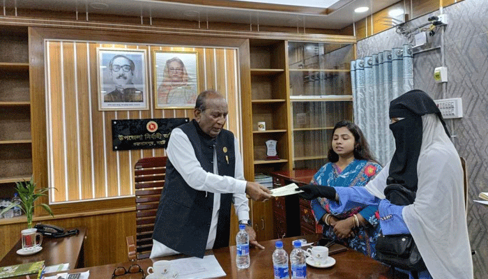 ক্যান্সার আক্রান্ত নদীর পাশে এমপি কুদ্দুস