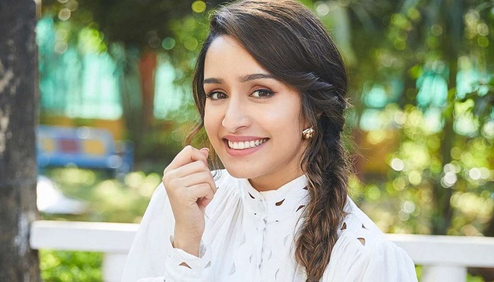 বিভিন্ন ভাষায় কথা বলে ভাইরাল শ্রদ্ধা