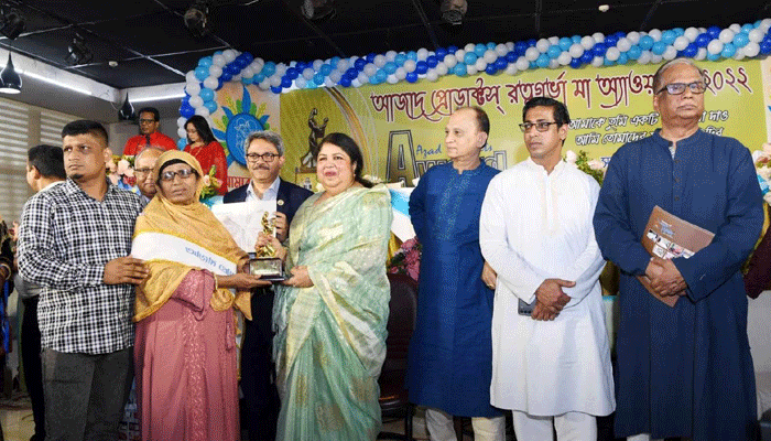 অবহেলা নয়, মাকে ভালোবাসতে হবে