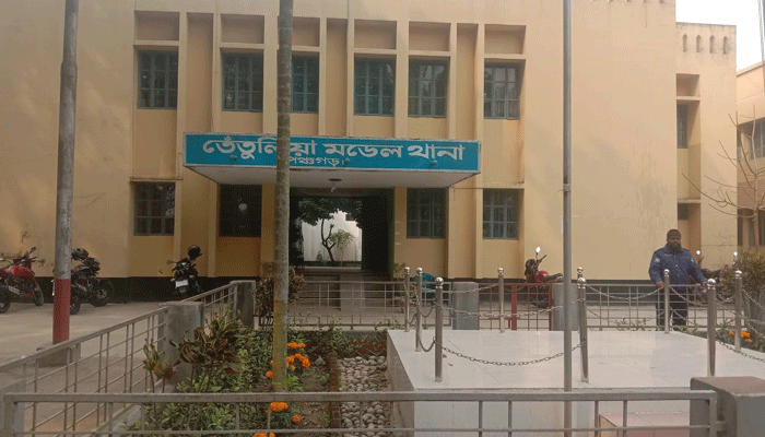 রক্তাক্ত অবস্থায় সড়কে পড়ে ছিলো কৃষকের লাশ