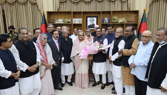 ষড়যন্ত্র হচ্ছে, শেখ হাসিনা ভয় পান না