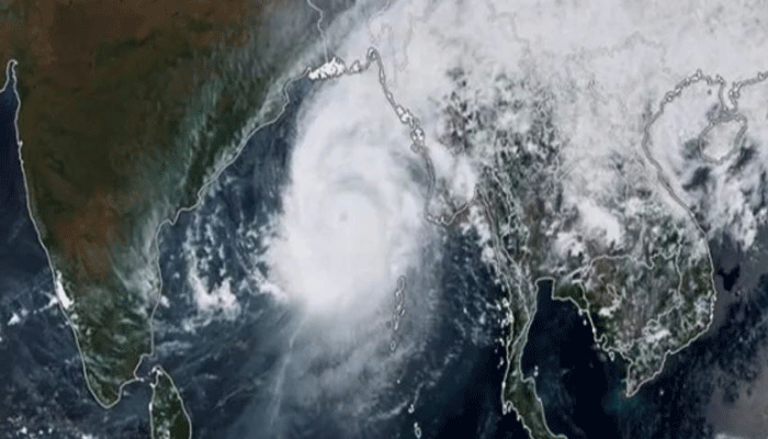 কক্সবাজার অতিক্রম করে মিয়ানমারে ঘূর্ণিঝড় মোকা