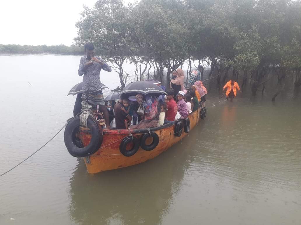 মহেশখালী দ্বীপে ভাঙা বেড়িবাঁধ, চিন্তায় উপকূলবাসী