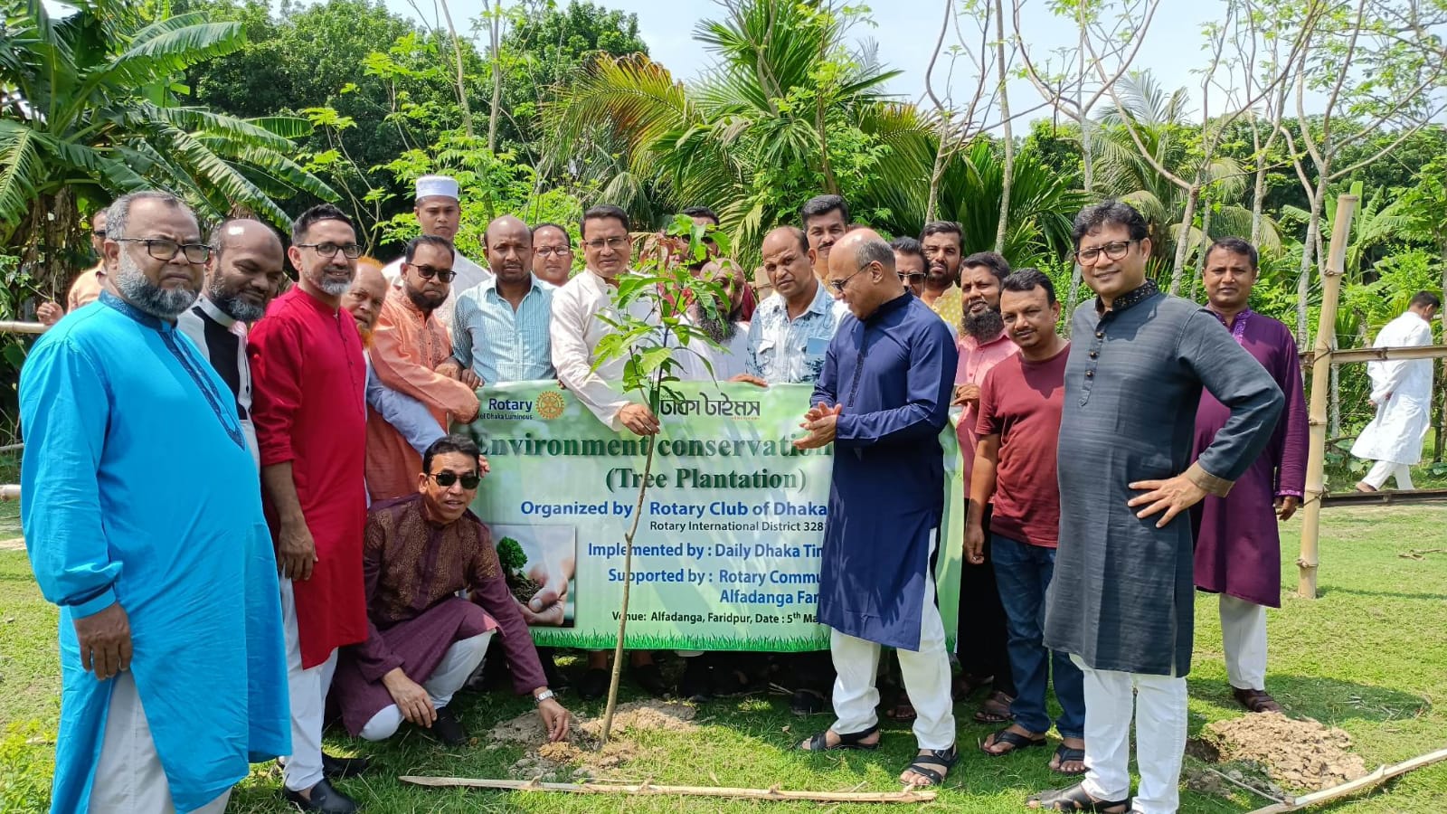 আলফাডাঙ্গায় নলকূপ স্থাপন ও বৃক্ষরোপণ করলো ঢাকা লুমিনাস-ঢাকা টাইমস