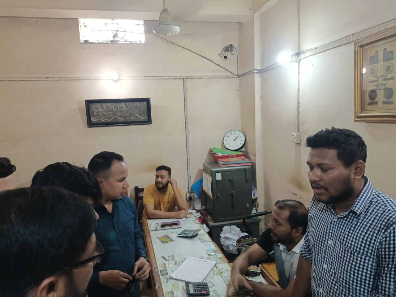 অবৈধ মুনাফালোভী সিন্ডিকেট নেতাদের নাম-পরিচয় প্রকাশে বাধা কোথায়?