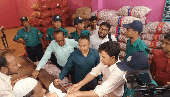 অবৈধ মুনাফালোভী সিন্ডিকেট নেতাদের নাম-পরিচয় প্রকাশে বাধা কোথায়?