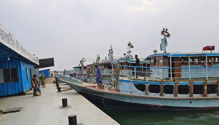 চাঁদপুরে নৌ চলাচল বন্ধ