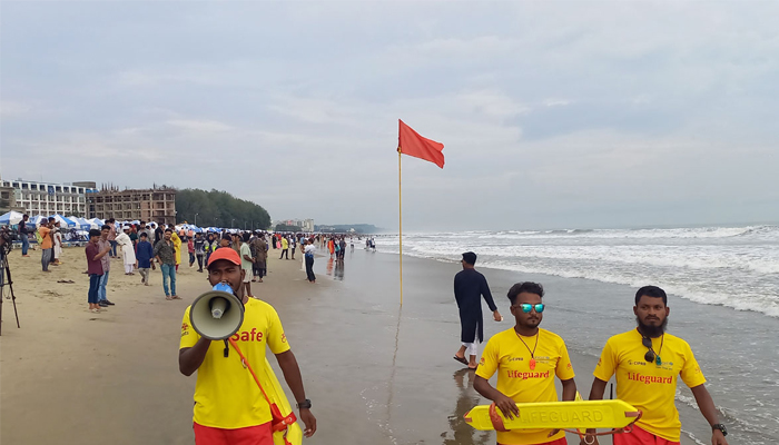 কক্সবাজারে ১০ নম্বর মহাবিপদ সংকেত (লাইভ)