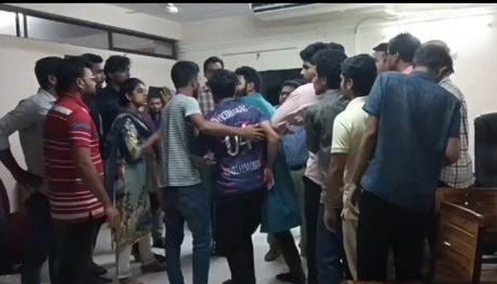 প্রক্টরের কার্যালয়ে ফের ছাত্রলীগের দু’পক্ষের ধস্তাধস্তি
