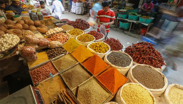 নাজেহাল ক্রেতা : মসলার বাজার দুর্বার গতিতে ছুটছে