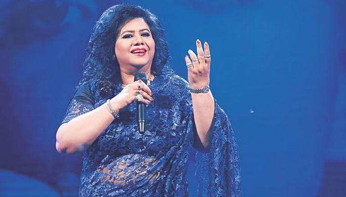 দীর্ঘদিন পর মঞ্চে রুনা লায়লা