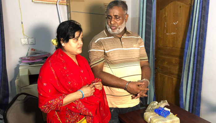 ইয়াবাসহ সস্ত্রীক পুলিশ কর্মকর্তা আটক