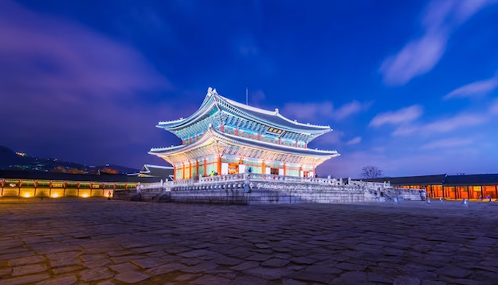 ১৬ মে সিউলের রাজপ্রাসাদে ফ্যাশন শো