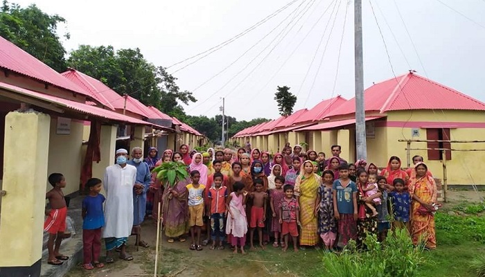 আলফাডাঙ্গায় প্রধানমন্ত্রীর উপহারে বদলে গেছে দম্পতির ভাগ্য