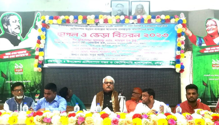 স্কুলের শিক্ষার্থীদের মাঝে ডিম-দুধ বিতরণের প্রস্তাব ডেপুটি স্পিকারের