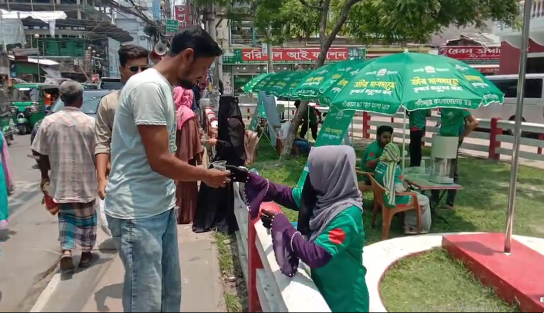 বরিশালে তীব্র তাপদাহে তৃষ্ণা মেটাচ্ছে ‘বিডি ক্লিন’