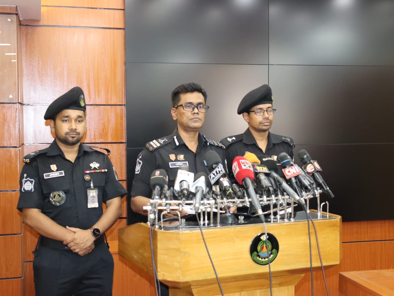 মেজর পরিচয়ে প্রতারণাই তার পেশা