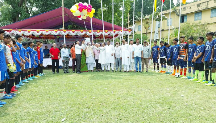 ঈশ্বরদীতে ফুটবল টুর্নামেন্ট উদ্বোধন